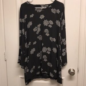 Bell sleeve tunic/dress with keyhole back